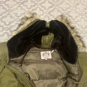 Women’s Juicy Couture Winter Puffer. size medium. Olive green. Fur hood